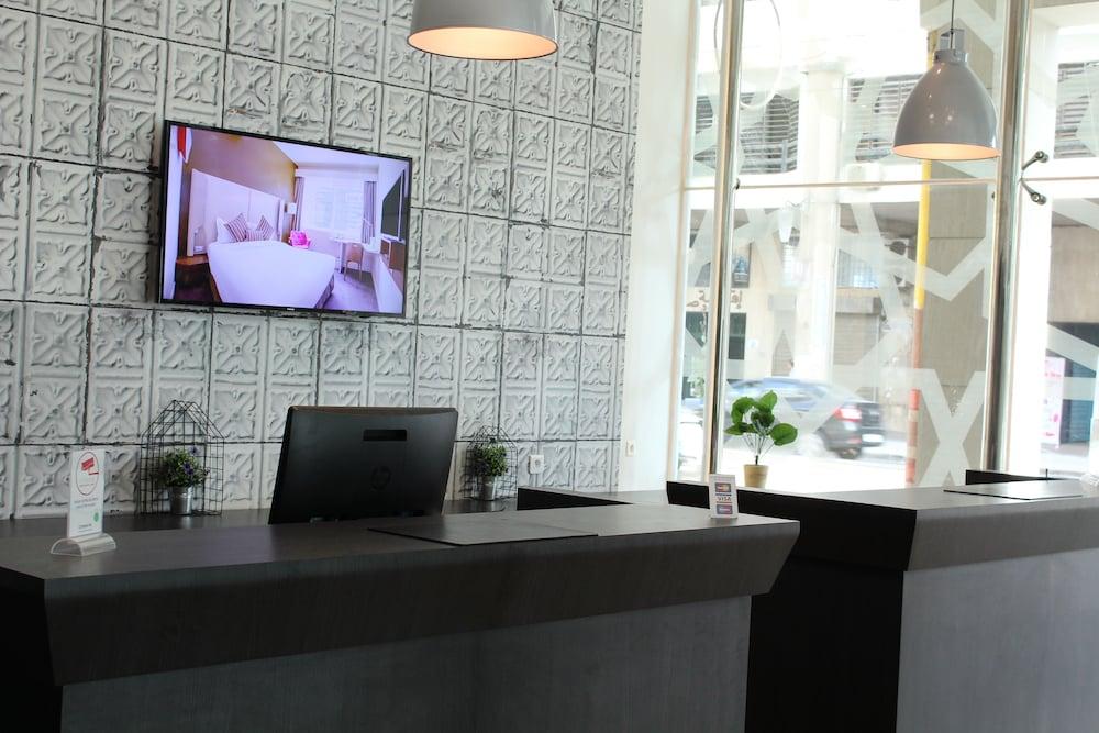 Campanile Centre فندق