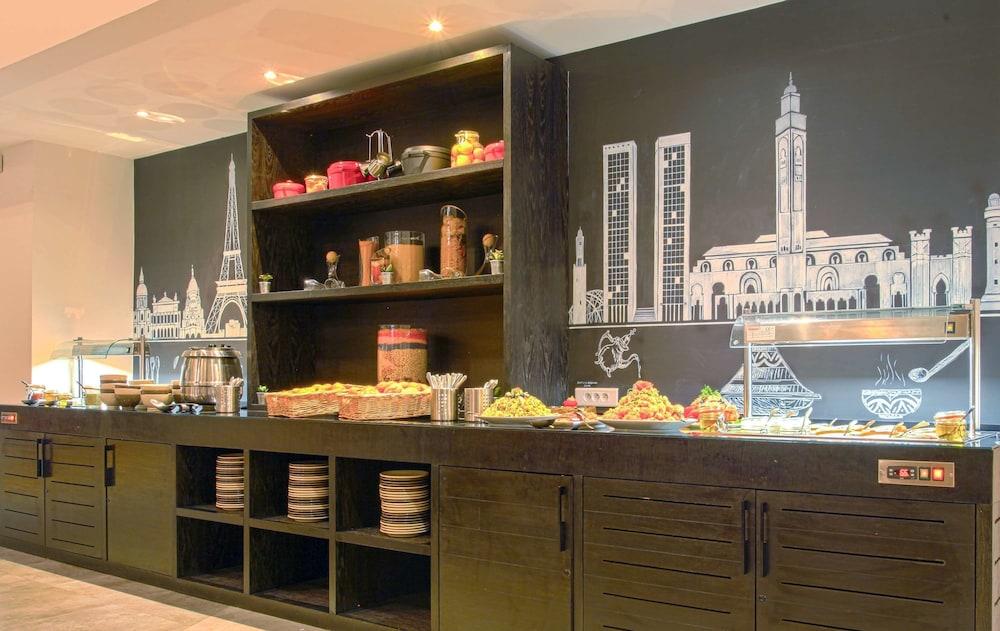 Campanile Centre فندق